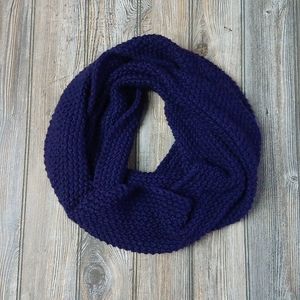 Gap Sugar Plum Knit Crochet Soft Warm Cozy Infinity Scarf